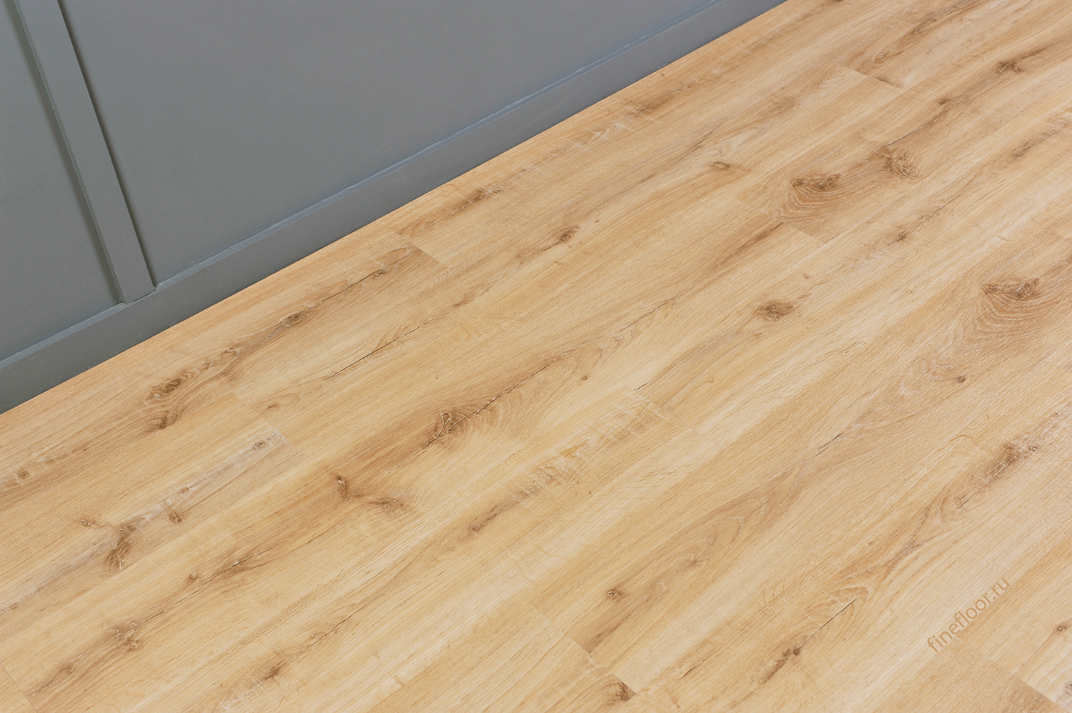 Кварцвиниловая плитка FineFloor замковая Light Дуб Меранти FF-1321 1314×190×3,6 фото в интерьере Кварцвиниловая плитка FineFloor замковая Light Дуб Меранти FF-1321 1314×190×3,6 фото в интерьере